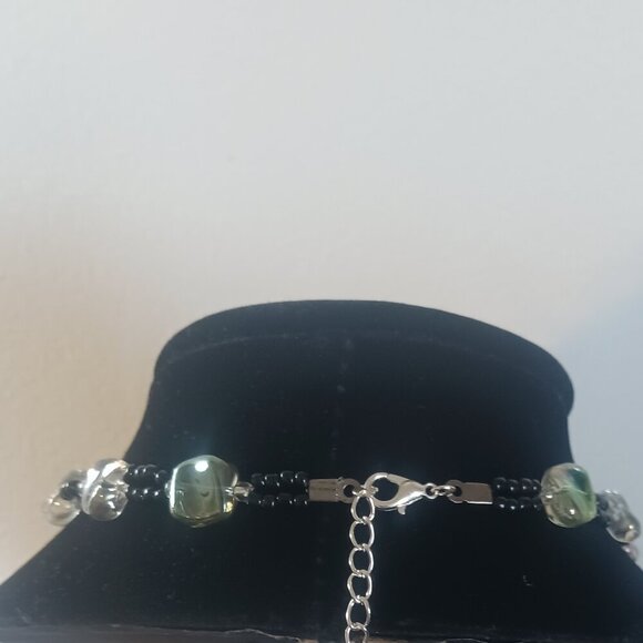 Beaded iridescent glass bead necklace - Picture 2 of 8